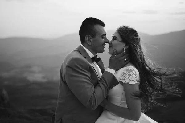 Happy gorgeous bride and groom — Stock Photo, Image