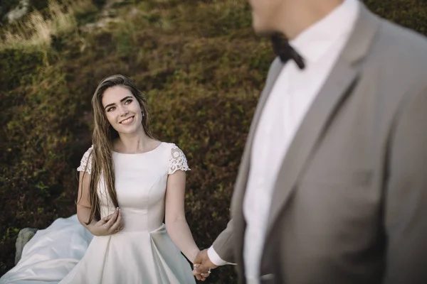 Happy gorgeous bride and groom — Stock Photo, Image