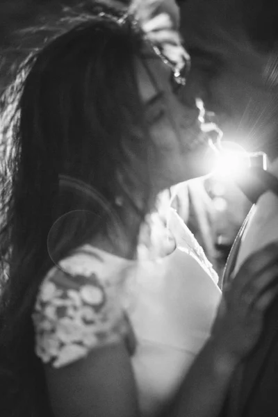 Happy gorgeous bride and groom — Stock Photo, Image