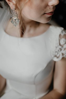  Gelin beyaz gelinlik içinde