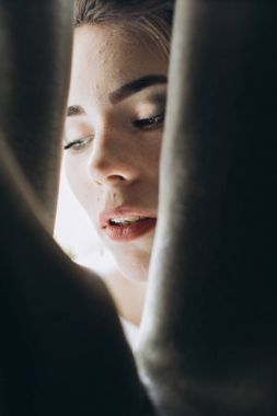  Gelin beyaz gelinlik içinde