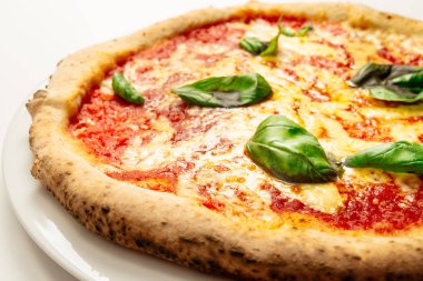 Sıcak pizza peyniri ile