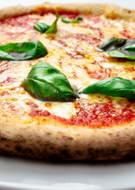 Sıcak pizza peyniri ile