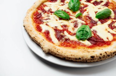 Sıcak pizza peyniri ile