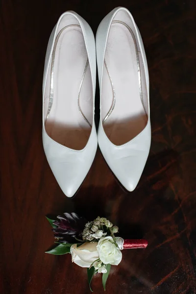 Elegant wedding shoes — Stock Photo, Image