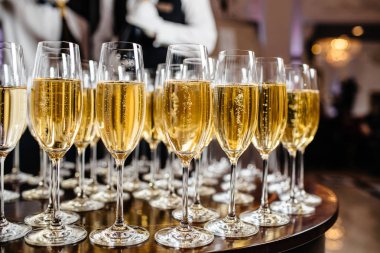 Tam soğuk şampanya flüt