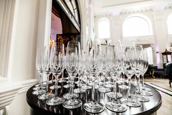 Eleganti bicchieri con champagne — Foto Stock