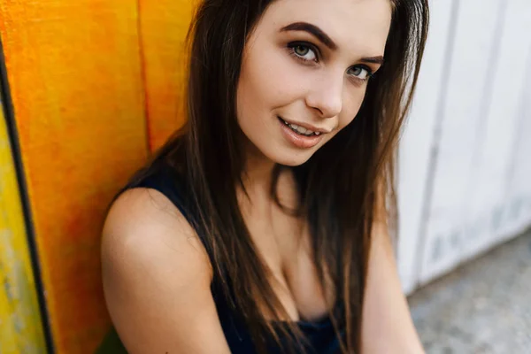 Beautiful  girl in black  shirt — Stock Photo, Image