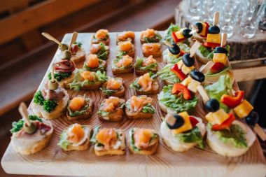 Güzel yemek Ziyafet tablo dekore edilmiş