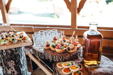 Güzel yemek Ziyafet tablo dekore edilmiş