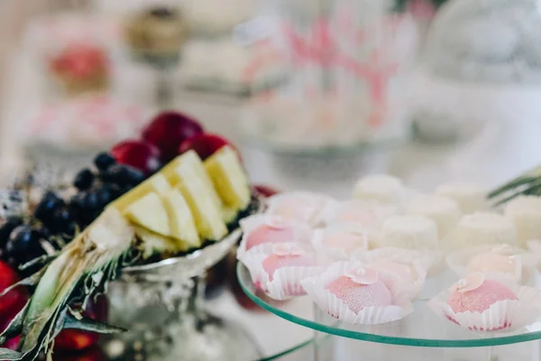 Délicieuse réception de mariage barre de bonbons — Photo