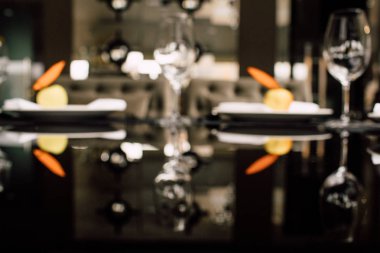 şık düğün Resepsiyon masa aranjmanı