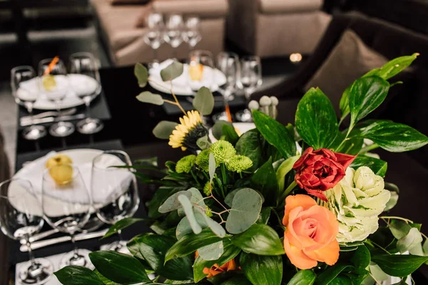 Elegante tavolo da ricevimento di nozze — Foto Stock