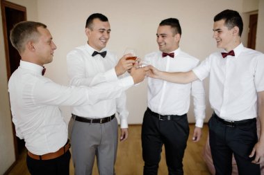 damat ve viski içme onun sağdıç