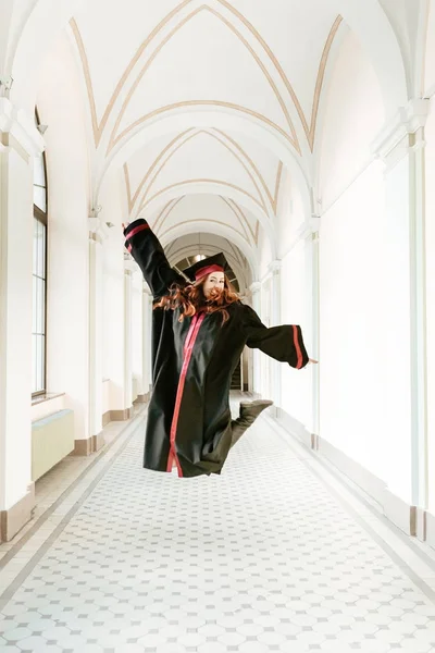 Portrait d'une étudiante diplômée — Photo