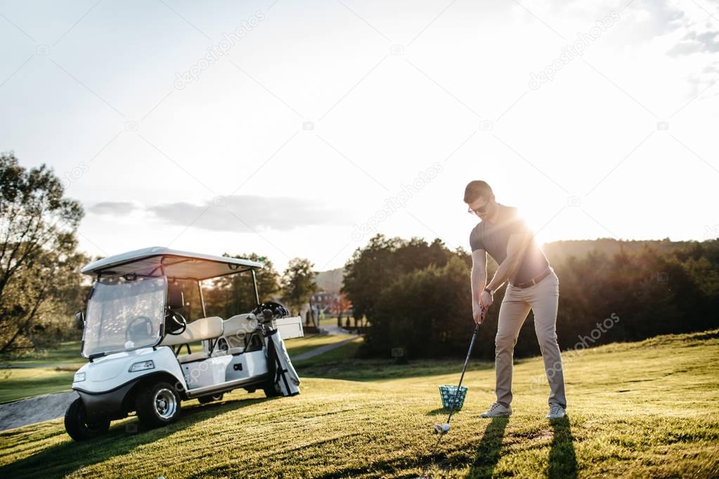 Man playing golf 