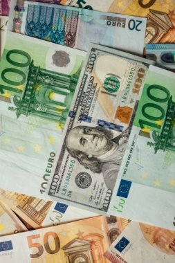  Amerikan bize dolar ve Euro