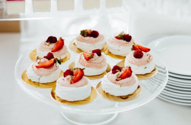 lezzetli tatlı büfesi kekler