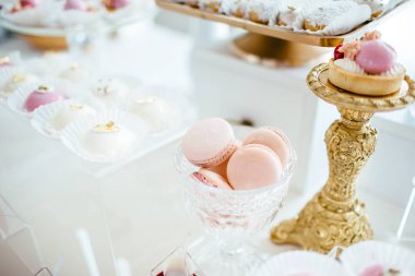 lezzetli tatlı büfesi kekler