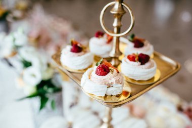 lezzetli tatlı büfesi kekler