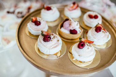 lezzetli tatlı büfesi kekler