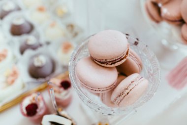 lezzetli tatlı büfesi kekler