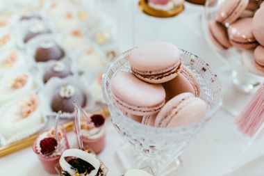 lezzetli tatlı büfesi kekler