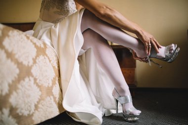 Gelinin güzel bacaklar