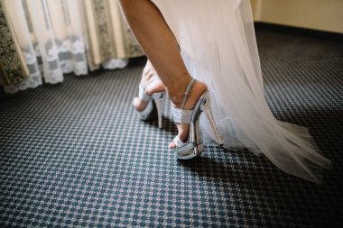 Gelinin güzel bacaklar