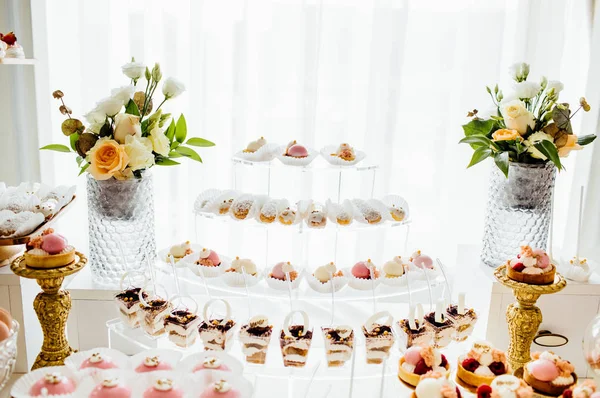 Finom svédasztalos reggeli édes cupcakes — Stock Fotó