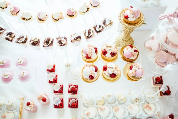 Deliciosa barra de dulces de recepción de boda — Foto de Stock