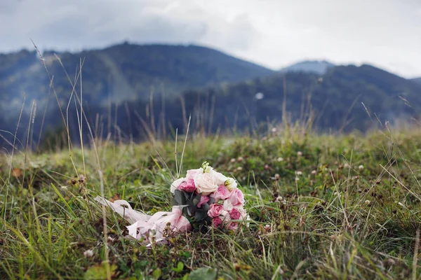 Buquê de casamento de flores rosa — Fotografia de Stock