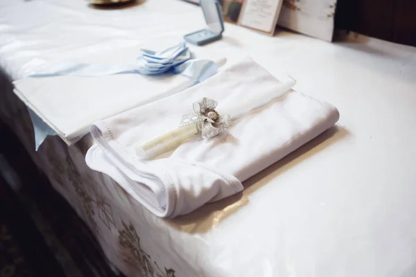 Λευκό κερί μακριά στο τραπέζι — Φωτογραφία Αρχείου
