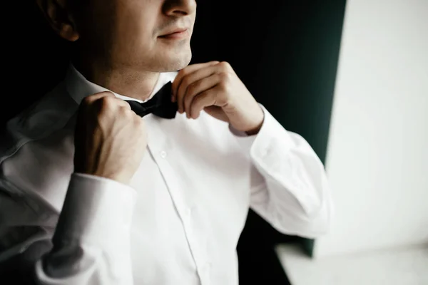 Close Businessman Groom Holding Bow Tie His Hands Concept Men — Stock Photo, Image