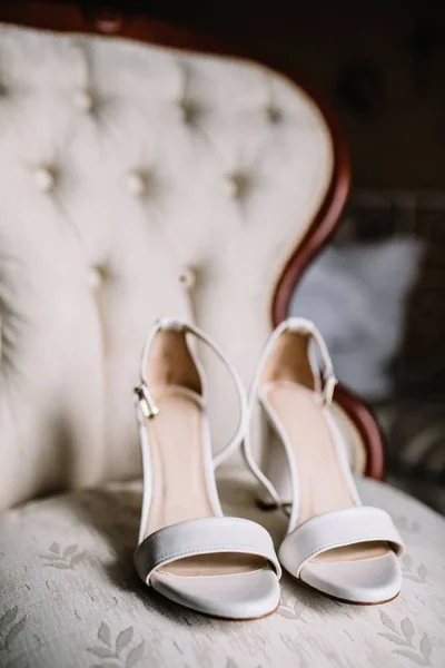 Chaussures Blanches Pour Mariée Maison — Photo