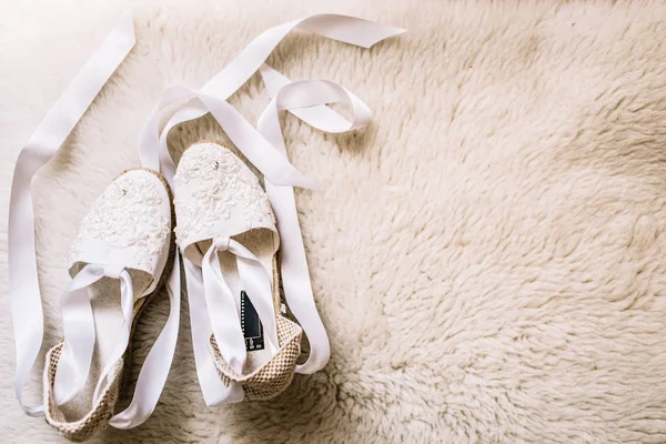 Chaussures Blanches Pour Mariée Maison — Photo