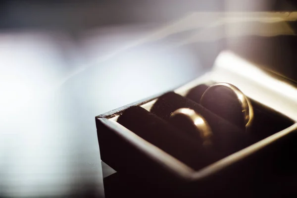 Anillos de boda de oro — Foto de Stock