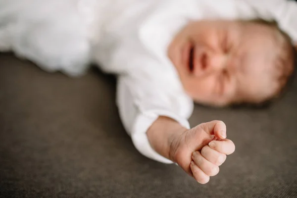 Close Mãos Bebê Bebê Recém Nascido — Fotografia de Stock