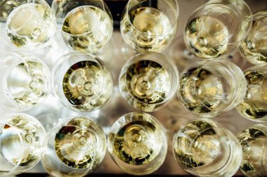 Tam soğuk şampanya flüt