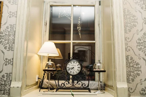 Antique Clock Table Room — Stock Photo, Image
