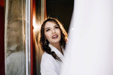 Güzel gelin standları önce zengin bir gelinlik