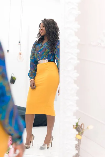 Beautiful Young African American Woman Posing Yellow Skirt Studio — Stock Photo, Image