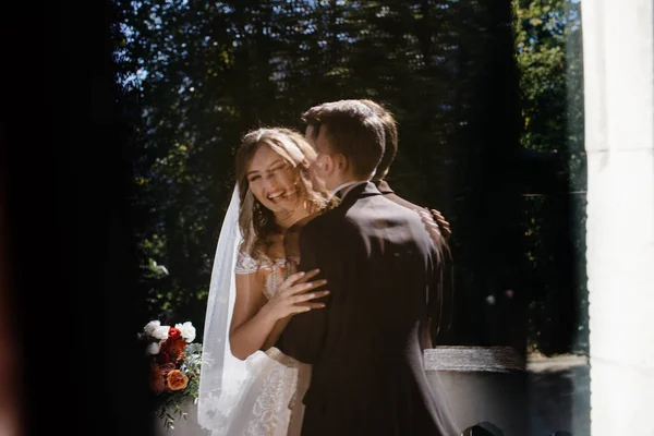 Gyönyörű Menyasszony Vőlegény Esküvő Napján — Stock Fotó