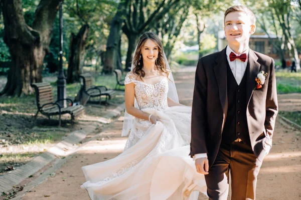 Bela Noiva Noivo Seu Dia Casamento — Fotografia de Stock