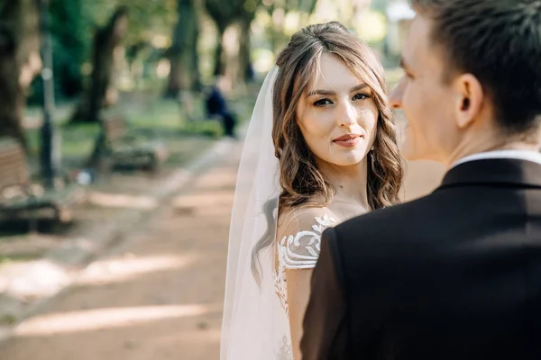 Pięknej Młodej Pana Młodego Ich Ślubu — Zdjęcie stockowe