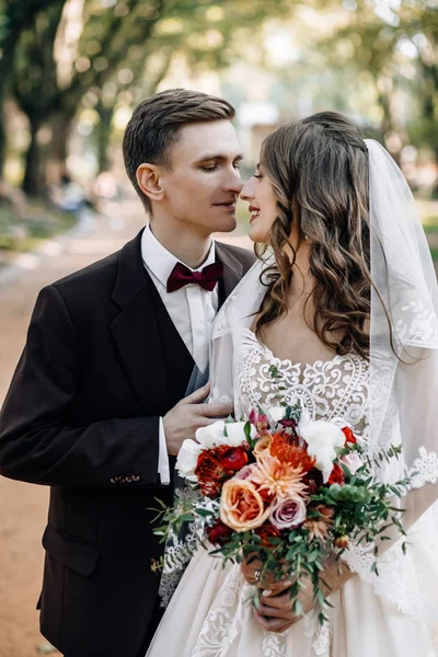 Bela Noiva Noivo Seu Dia Casamento — Fotografia de Stock