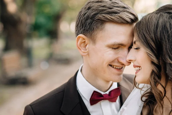 Mempelai Wanita Dan Pria Yang Cantik Hari Pernikahan Mereka — Stok Foto