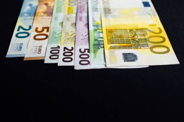 500 Euro için 5 farklı Euro banknot