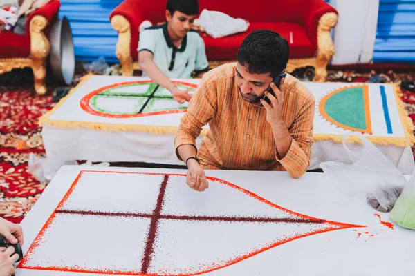 Indian People Paints Colorful Handicraft — Stock Photo, Image