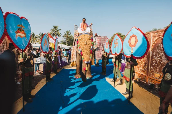 Indian Male Elephant Gold Plated Caparison Standing Parade Festival Ernakulam — Stock Photo, Image